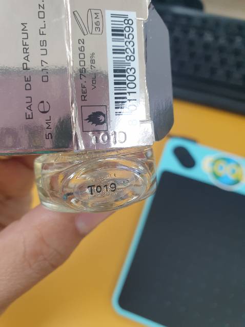 mùi thơm dễ chịu, hàng đúng mã vạch của Italy. số trên vỏ và chai trùng khớp nên uy tín. cám ơn shop