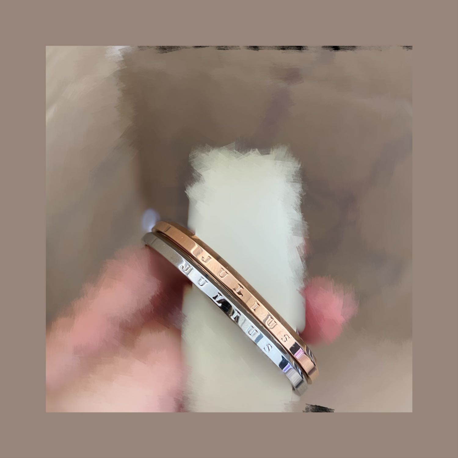 Đẹp, còn có cái túi nhung nhot ghi Julius nữa mà con mình nó lấy nó chơi nó quăng luôn rồi ahuhu