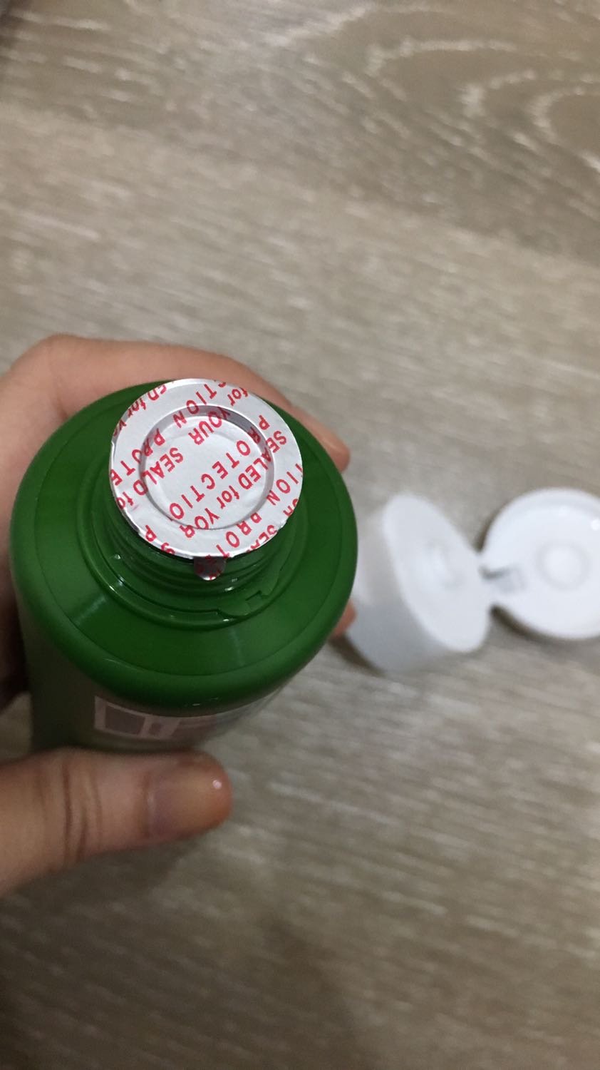 -Giao nhanh 2h!
-Rẻ, bao kĩ, còn HSD!
-Hạt crub massage mặt ok, the the mát thơm mùi tràm trà!
-Nhưng hợp với da thường mụn ít hơn với da bị mụn nặng/ da hỗn hợp thiên dầu! =>Sau khi tẩy trang xong và dùng rửa mặt thì độ rẩy rửa vừa/trung bình(vì mình đang dùng srm The Face Shop thì độ tẩy sạch ok hơn so với Naruko)
-Với da khoẻ sẽ hợp hơn với da đang vấn đề mụn nặng/ yếu... nhưng vẫn là sp đáng trải nghiệm!