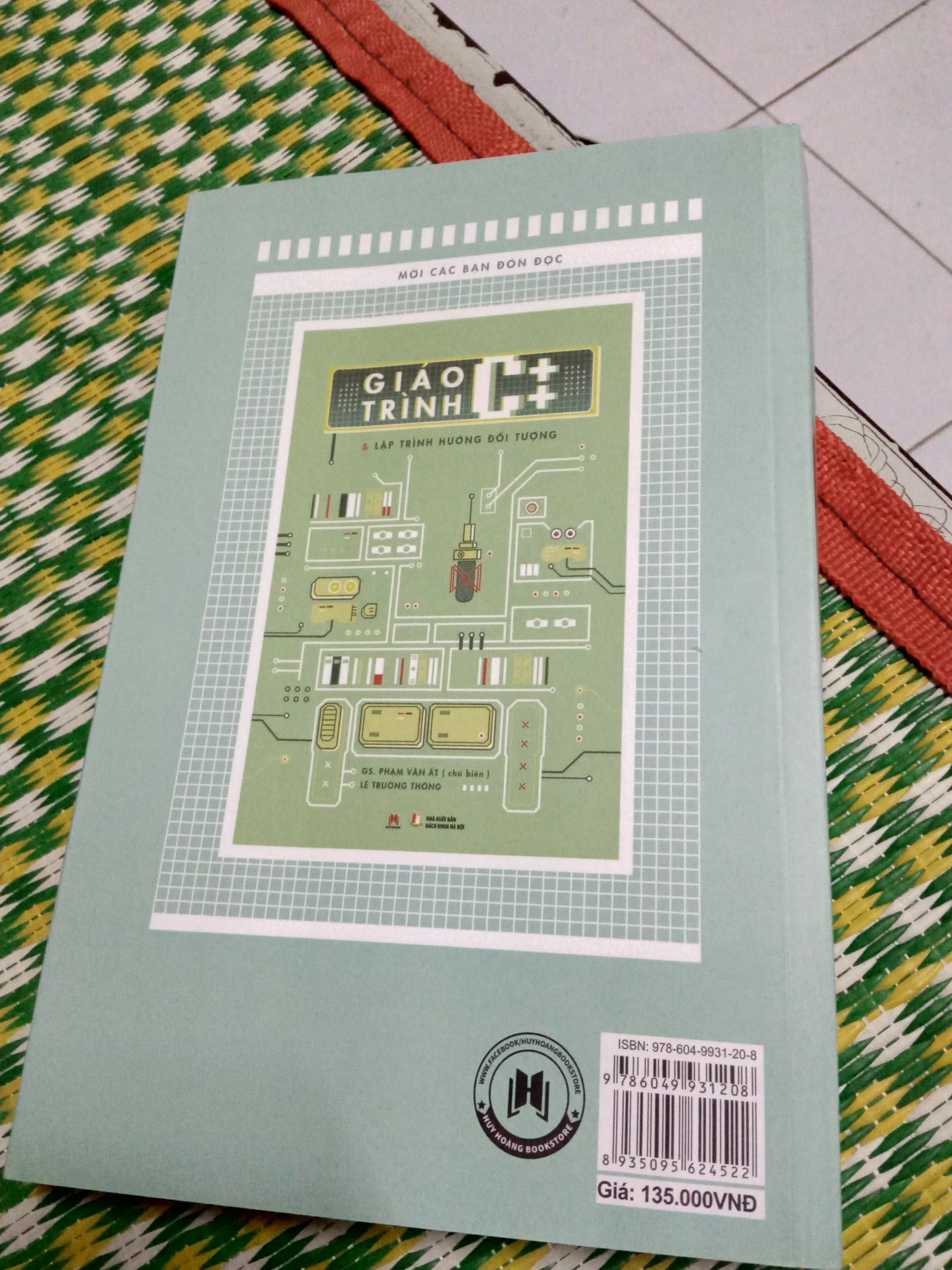 Sách hay, chất lượng sách tốt, sau mỗi bài có ví dụ, bài tập. Đóng gói sản phẩm rất đẹp và chắc chắn, thời gian giao hàng rất nhanh.
