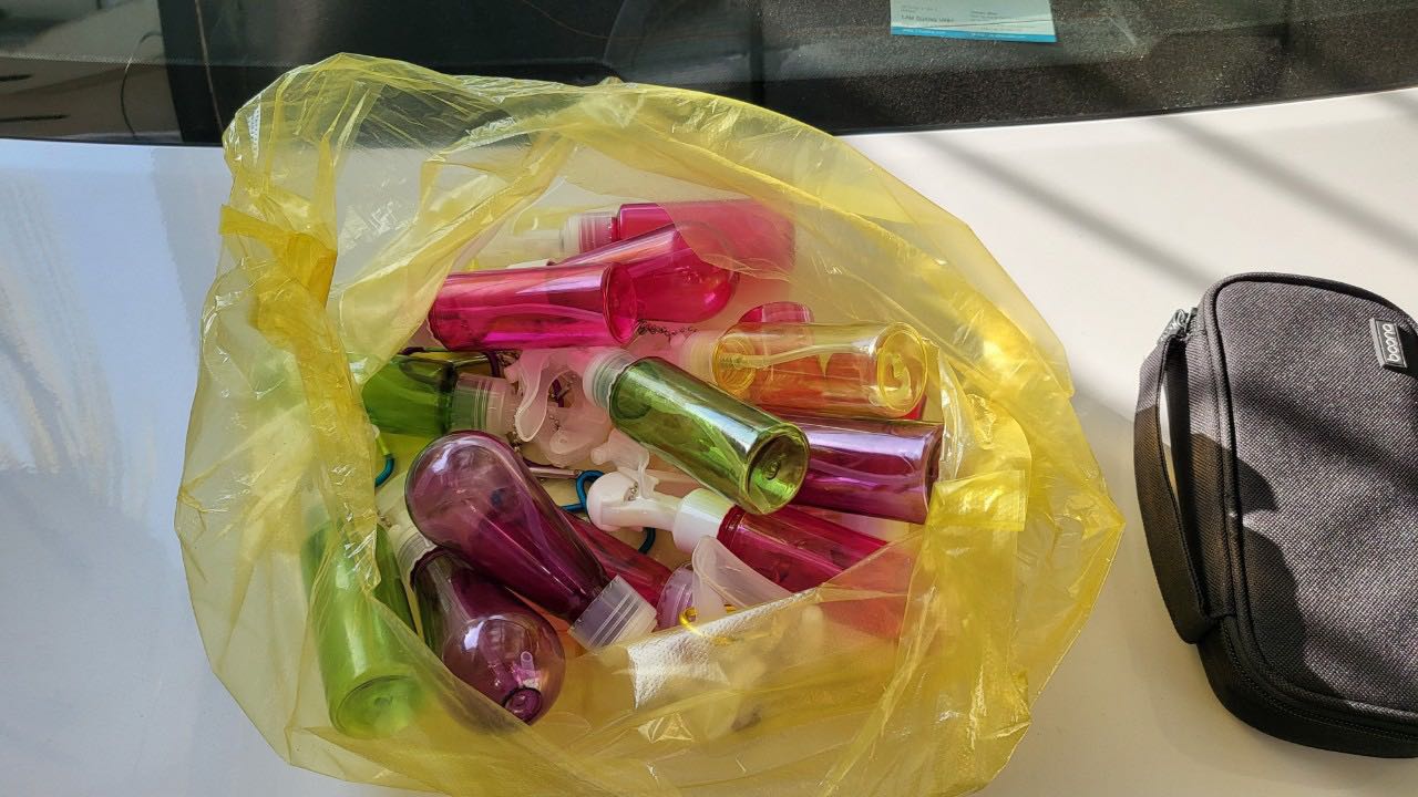 Sp ok, mà thùng giao bị rách tiếc quá