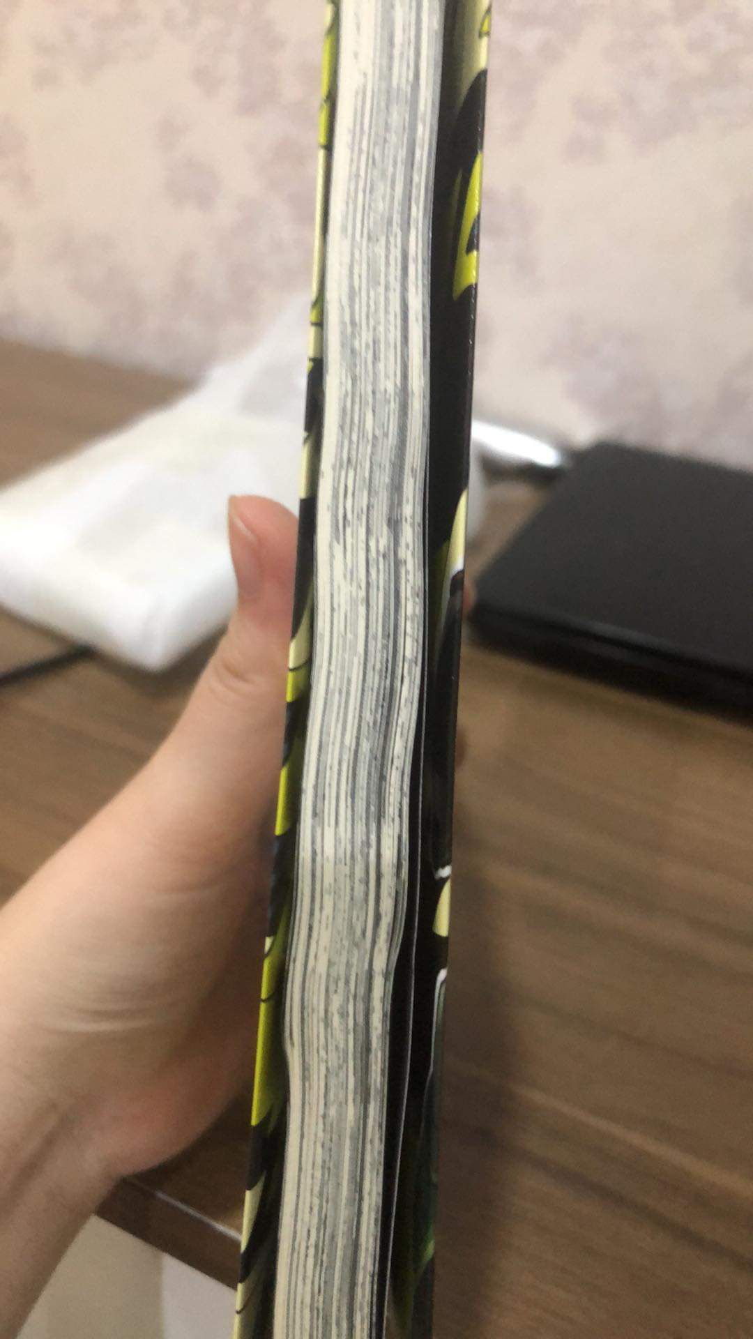 giao hàng nhanh
nhưng....SHOP GÓI HÀNG RẤT RẤT ẨU....CỰC KÌ THẤT VỌNG KHÔNG CÓ MỘT MIẾNG LÓT ĐỂ BẢO VỆ VÀ CÒN BỊ XƯỚT VỚI NỒM NỮA....haizzzz