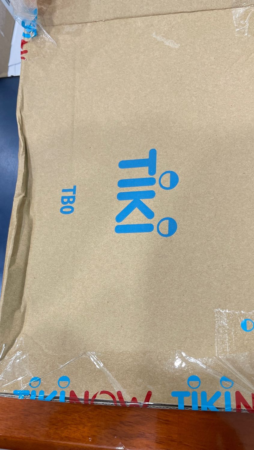 Mới nhận hàng ngay tức thì, bên ngoài hộp thì hơi móp,  mở ra thì đã bị bể, chưa tháo seal luôn. 
Đề nghị shop giải quyết.