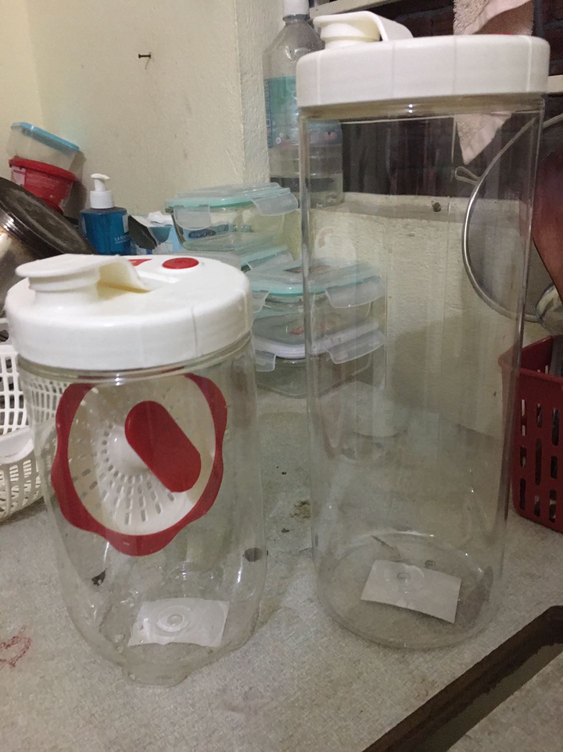 Vừa nhận hàng lúc chiều, tối mở ra phát hiện hũ lớn thiêu miếng nhựa chặn ở phía trong
Gói hàng rất ẩu, ko có băng keo dán của Tiki trên gói hàng 
Thật sự rất thất vọng
Đề nghị hoàn tiền, tôi muốn trả sẢn phẩm