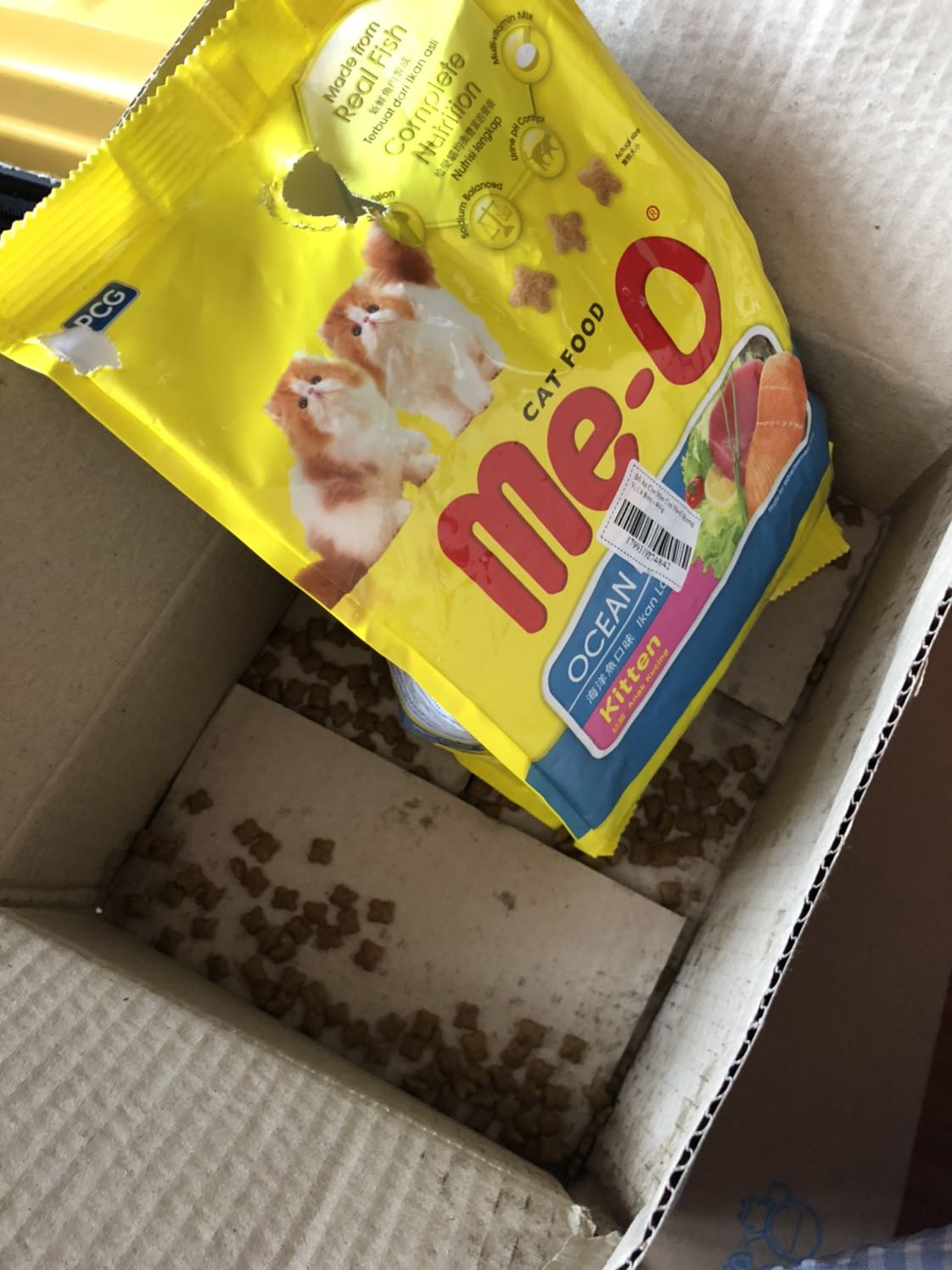 Túi rõ ràng đã bị chuột cắn nhưng vẫn đóng gửi cho khách hàng. Chưa biết về chất lượng dinh dưỡng ntn nhưng chất lượng dịch vụ dành cho khách hàng như thế này là không chấp nhận được! Điểm ưu cho Tiki là giao hàng nhanh và nhân viên giao hàng nhiệt tình