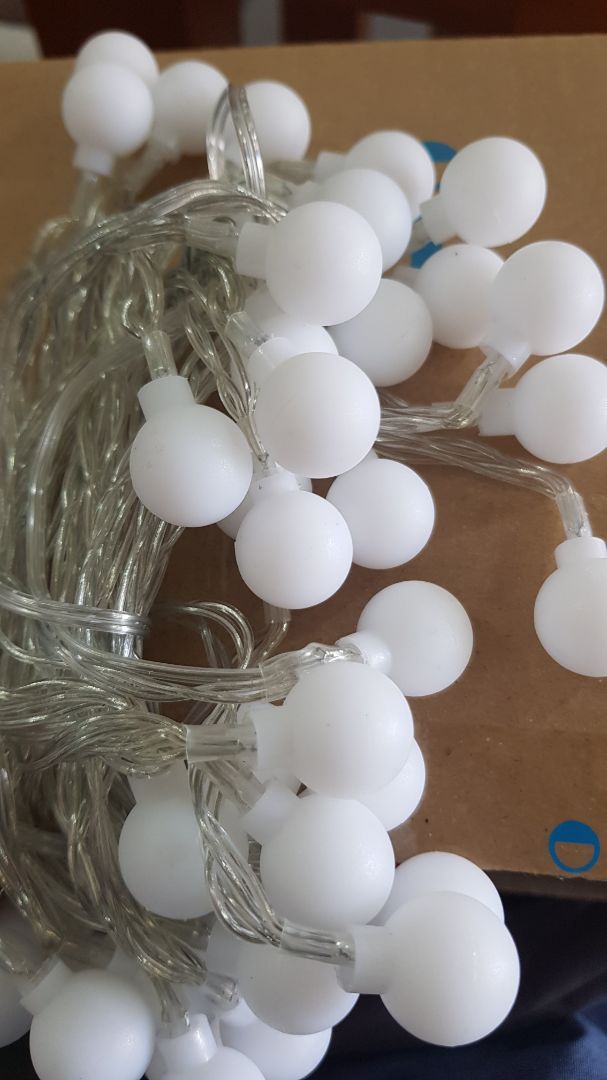 Sản phẩm không giống quảng cáo.
Trong ảnh là bóng pha lê bọt khí, bóng nhìn trong.
Nhưng sản phẩm mình nhận được là bóng nhựa đục. Mong tiki hổ trợ đổi trả sản phẩm đúng như quảng cáo