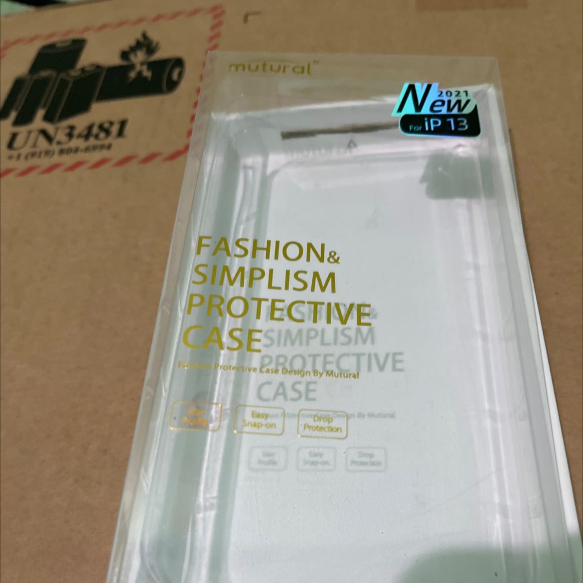 Ốp lưng màu đẹp, khá hợp với màu serria blue ip của mình, khung viền cứng cáp cho cảm giác cầm nắm an toàn hơn. Nút bấm hơi cứng xíu nhưng nói chung ok, độ bền thì chờ thời gian