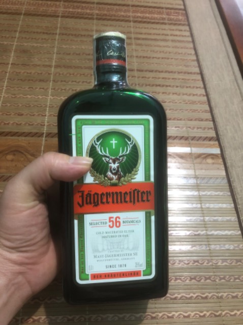 Vỏ chai rất đẹp. Rượu chính hãng hàng xịn. Rượu này rất tốt cho sức khoẻ. Tối, trước khi ngủ, uống 1 ly (không quá 30ml) đảm bảo có giấc ngủ sâu và êm ái.