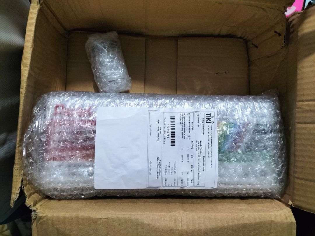 hơi buồn vì thiếu 1 lọ, nhưng màu đc bảo quản tốt, giao hàng nhanh. hơi buồn vì thiếu 1 lọ, nhưng màu đc bảo quản tốt, giao hàng nhanh.