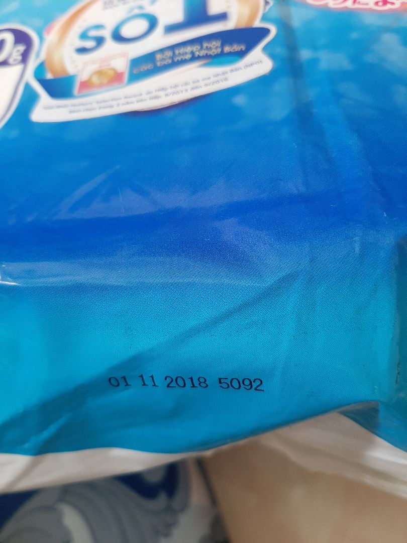 Tã sản xuất từ 2018, theo công nghệ cũ 2016, sắp hết hạn. Cho 2 sao do shop ko ghi rõ ngày sản xuất trong bài đăng. Nếu biết sắp hết hạn mình đã ko mua.