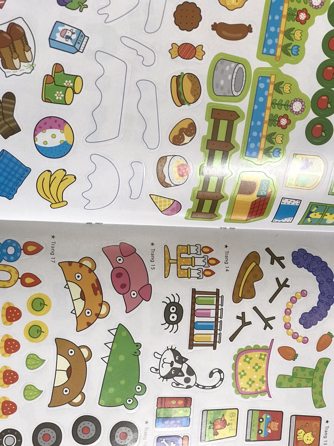 Sách mới tinh, tiki giao hàng nhanh, cẩn thận ko hề bị trầy tróc hay móp méo gì. Nội dung rất hữu ích chủ yếu là hình dán nhiều màu sắc sống động kèm theo có nội dung kể chuyện nên rất hấp dẫn với trẻ em, giá flash sale cực tốt, rất hài lòng.