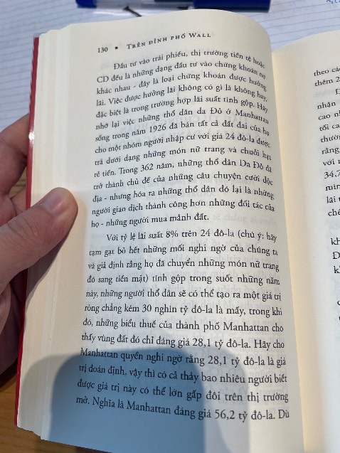 Nội dung sách ổn. Nhưng khâu dịch thuật của Alphabooks quả nhiên là tệ, từ khi mua sách nhìn thấy của alphabooks là đã đoán được vấn đề.

Ví dụ: đoạn trước đang từ “thổ dân da đỏ”, đoạn sau thành “người ấn độ”. Chứng tỏ dichj bằng máy xong không soát lại.