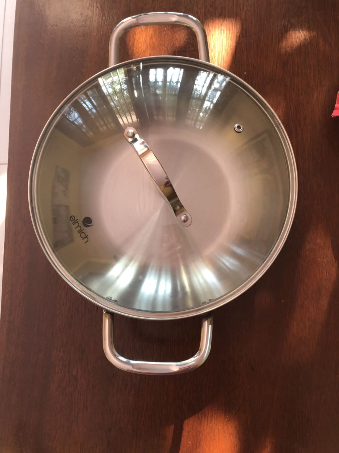 Bạn giao nhầm sản phẩm :
Mình đặt chảo tay cầm 26
Bạn giao chảo 2 quai 28