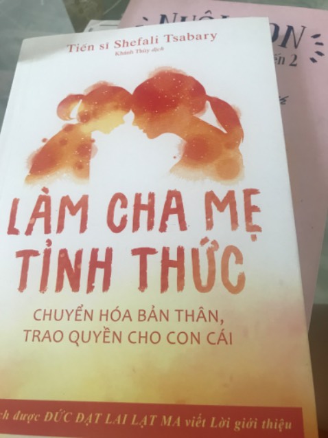 Bìa sách đẹp
Giấy tốt
Giao hàng nhanh 
Thay đổi bản thân để nuôi dạy con tốt hơn