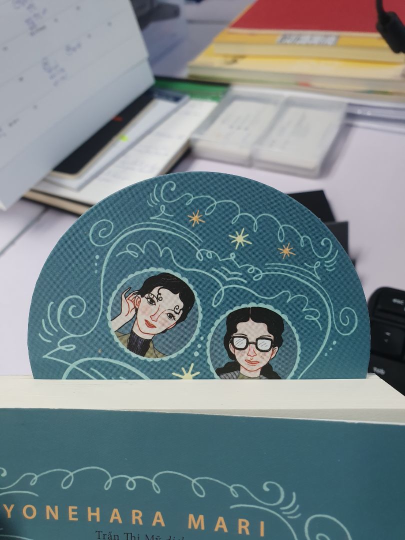 mình dùng tikinow nên giao trong 2 tiếng luôn, sách đẹp k bị móp méo. Nội dùng thì phải cho 10 sao chứ 5 sao hơi ít. Bạn nào làm nghề phiên dịch chắc chắn nên tìm đọc nhé ạ đọc mê lắm, mở mang đầu óc.