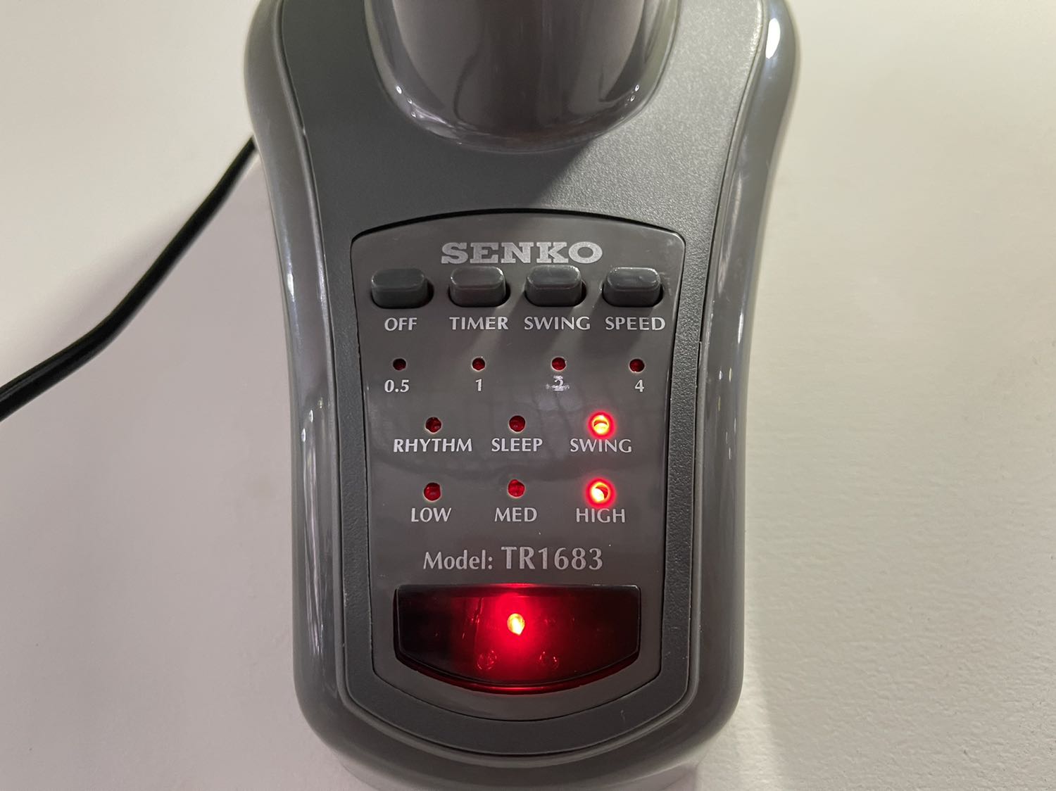 Hàng mới 100%. Máy êm. Dễ điều khiển. Giao đúng màu yêu cầu dù lúc mua thì báo là giao màu ngẫu nhiên. Hàng mới 100%. Máy êm. Dễ điều khiển. Giao đúng màu yêu cầu dù lúc mua thì báo là giao màu ngẫu nhiên.