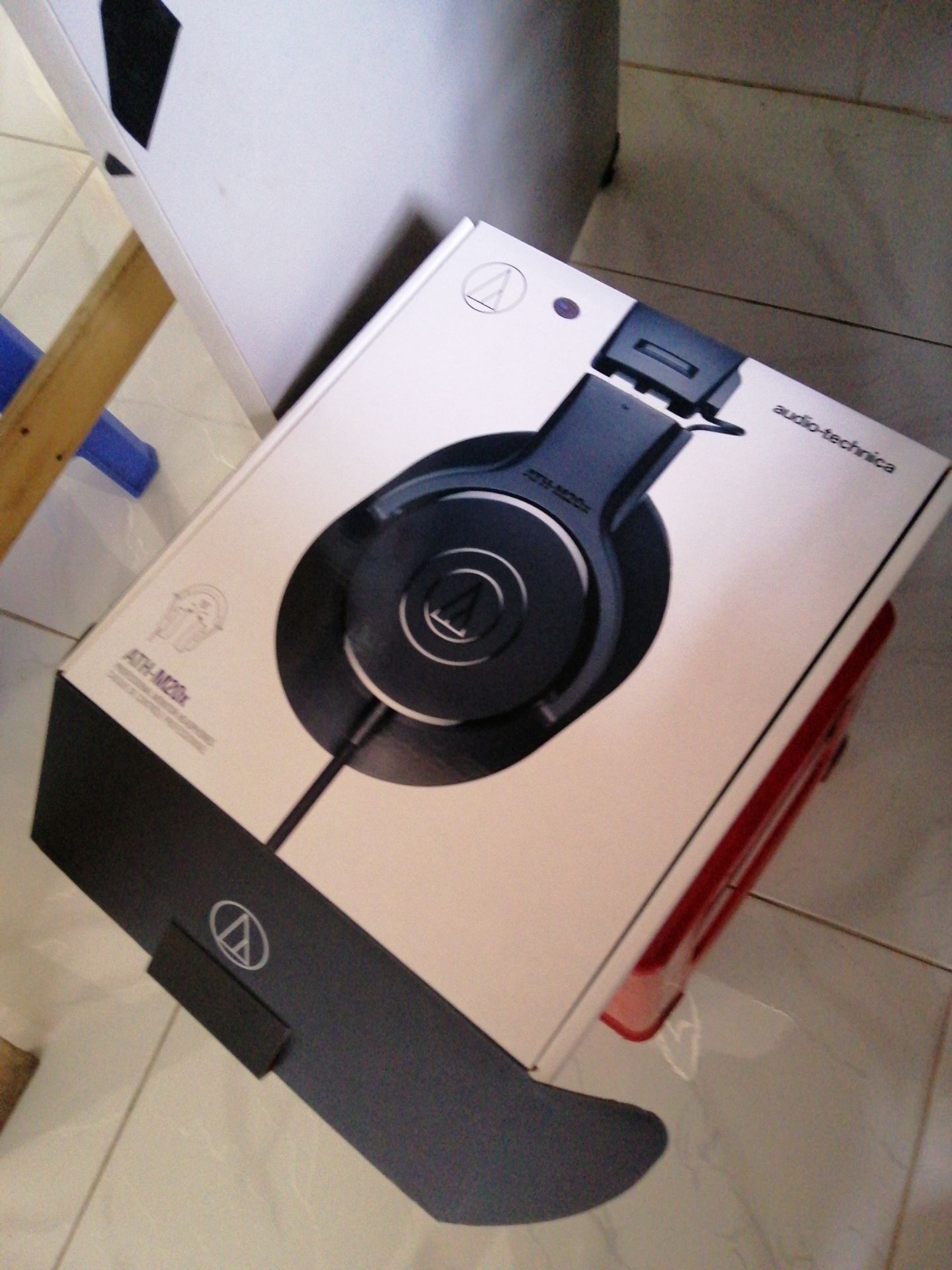 chất lượng rất tuyệt kết hợp 1 dac giải mã là quá ngon mấy bạn bị đau tai thì do đeo không đúng cách nhé đeo lùi ra sau 1 chút cho vành tai lọt vào trong mới đúng sẽ ko bị khó chịu hay nóng gì cả