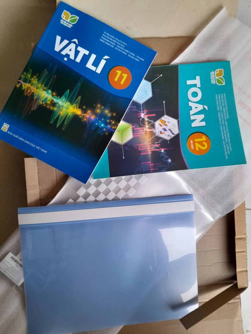 sách mới , bọc kỹ cẩn thận