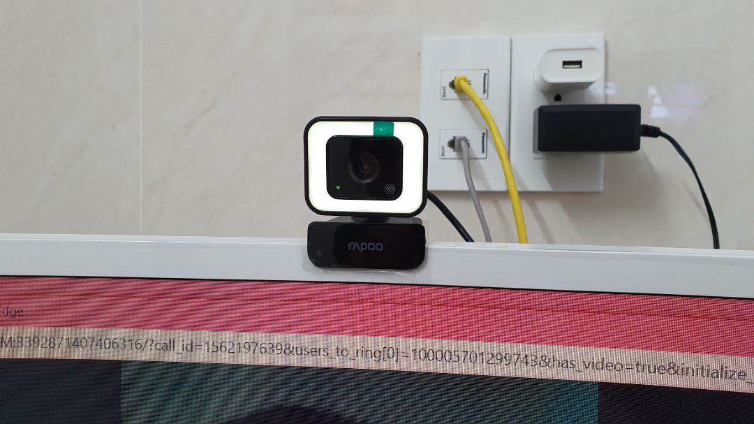 giao nhanh. mẫu mã đẹp. chắc tay. cắm vào nhận ngay. bắt hình tốt. có hỗ trợ đèn cũng là lạ.