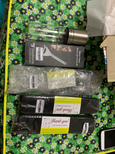 Sản phẩm được shop bao bọc cẩn thận, nguyên vẹn, cảm nhận rất tốt, búa cầm chắc tay, inox sáng bóng, đinh chắc chắn. Rất hài lòng