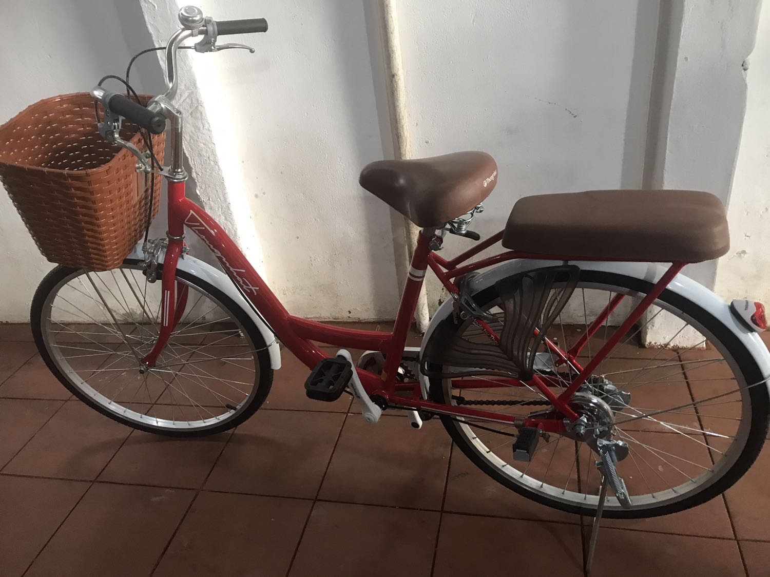 Lốp bị hỏng, không thể sử dụng được lốp. Đề nghị đổi trả lốp. Lốp bị hỏng, không thể sử dụng được lốp. Đề nghị đổi trả lốp.