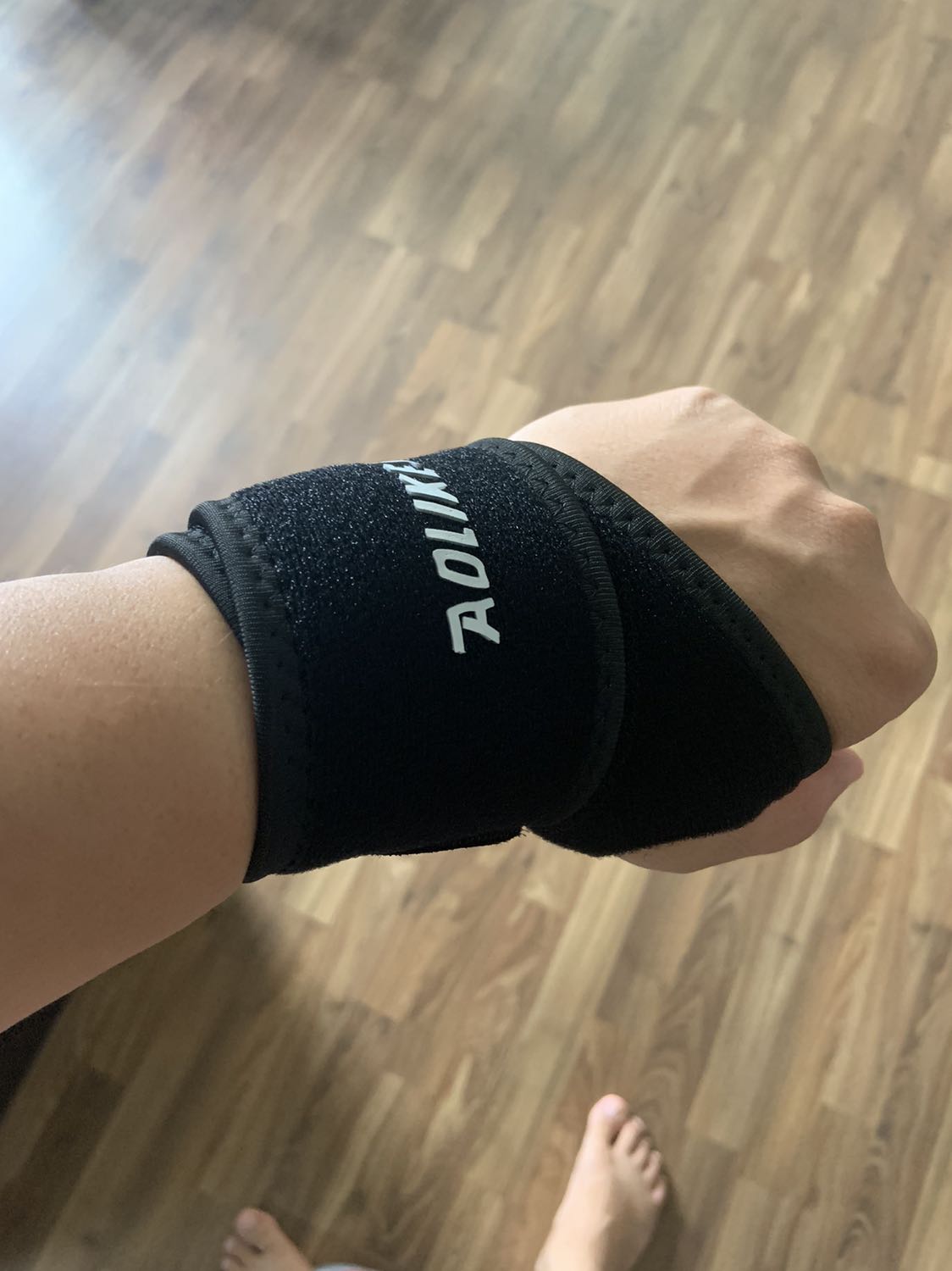 Chất liệu tốt. Dễ dùng và thoải mái. Loại này chỉ dùng bảo vệ cổ tay, không phải loại có thể dùng để bao bàn tay khi tập nhé.