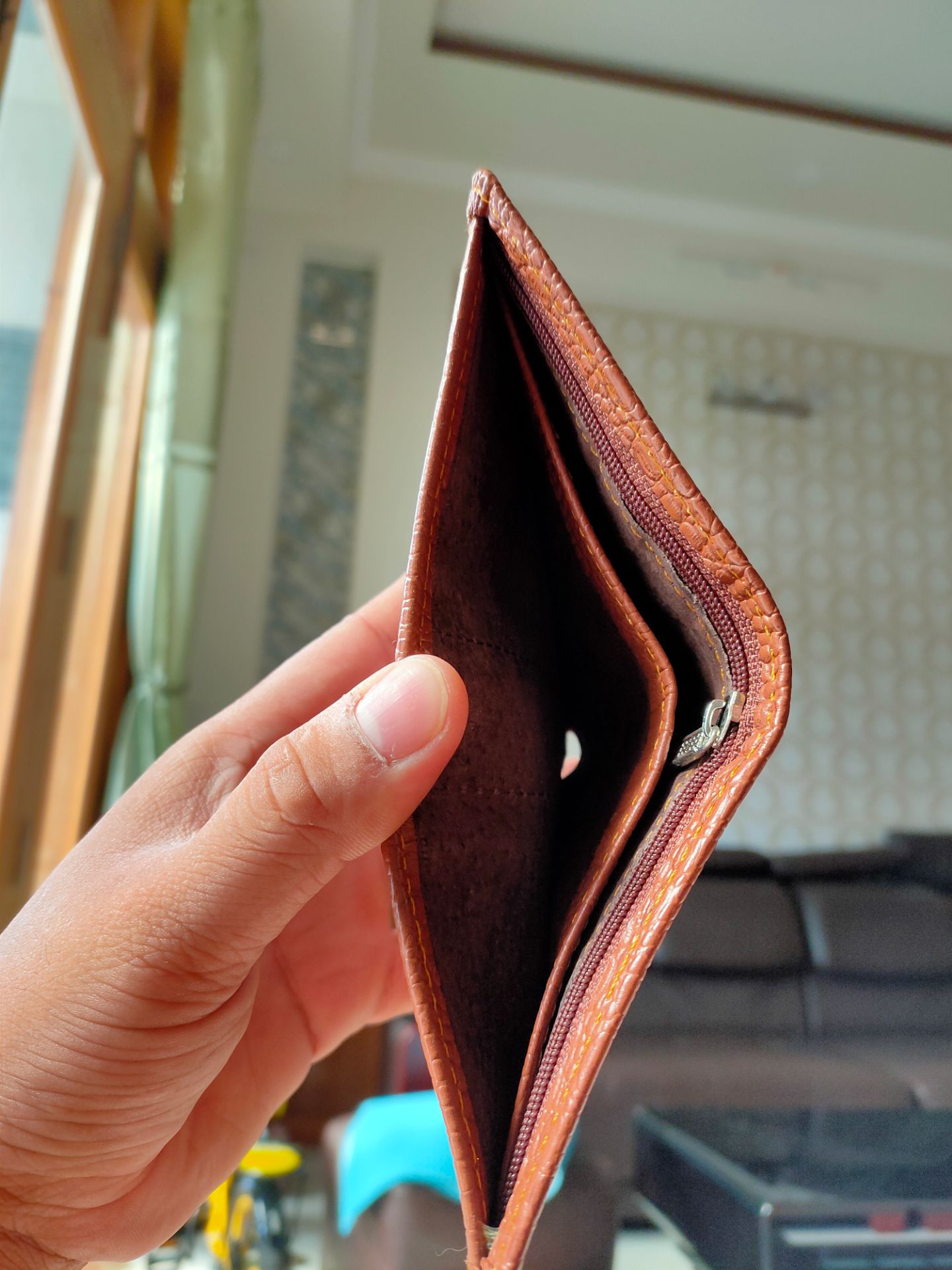 Ví đẹp, mềm rất ok.... có hộp thẻ bảo hành đầy đủ..