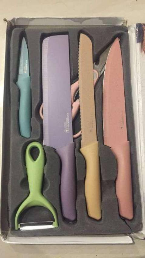 Bộ dao đẹp, hàng đóng gói câen thận. Mới dùng thấy oke , sắc bén. Kb lâi dài k. Mình sẽ cập nhật sau cho mọi người biết ạ. Trước mắt mình thấy tốt
