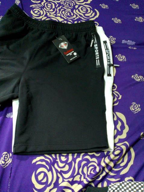 Mua 2 sp cùng size, khác màu. Nhận hàng bốc ra 1 cái để thử, thấy ok vì nhãn ghi size như vậy. Zè đâu cùng size mà cái to cái nhỏ. SP áo khoác nếu ai có số đo, cân nặng 3xl thì lấy thêm 1 số nữa nhá.