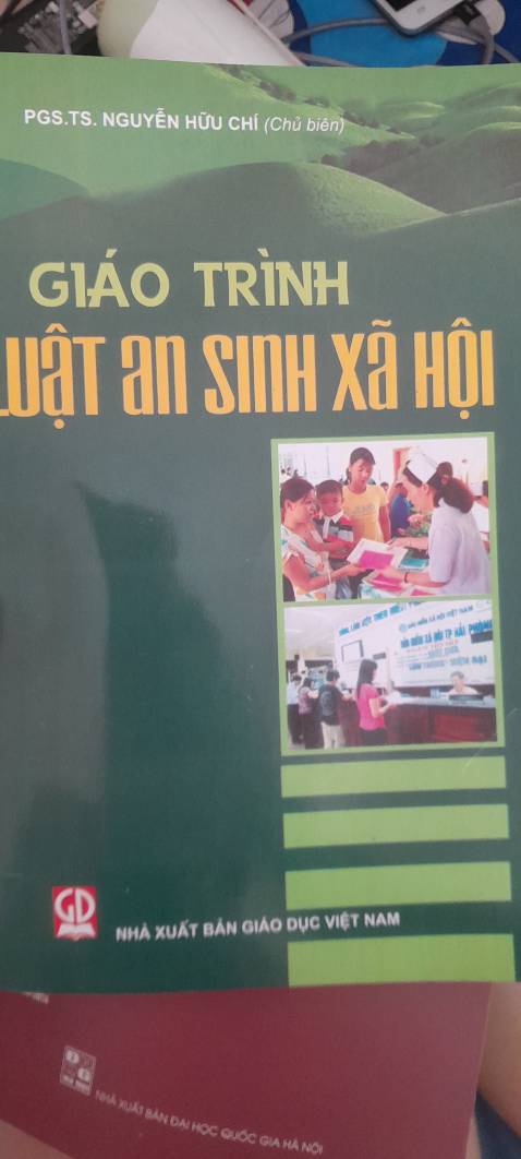 Giao hàng nhanh, shop đóng gói rất kĩ nè, có điều vài trang hơi ố vàng có thể do sách xuất bản hơi lâu rồi nhưng cũng ổn chứ không sao