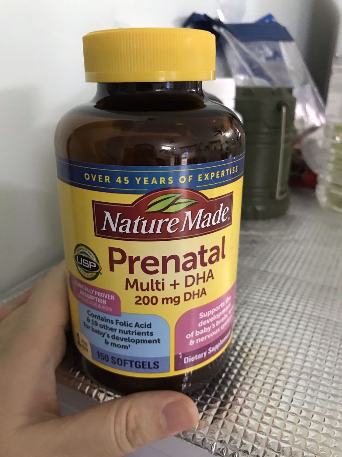 Giao nhanh. Nhưng nắp bình hơi khác so với bình mà người thân mình gởi từ mỹ về.