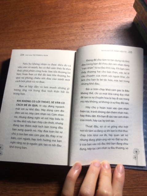 Chất lượng giấy tốt .giao hàng nhanh .nội dung sách đáng để suy ngẫm. Sách kích thước nhỏ gọn bỏ túi rất tiện Chúc tiki Buôn may bán đắt