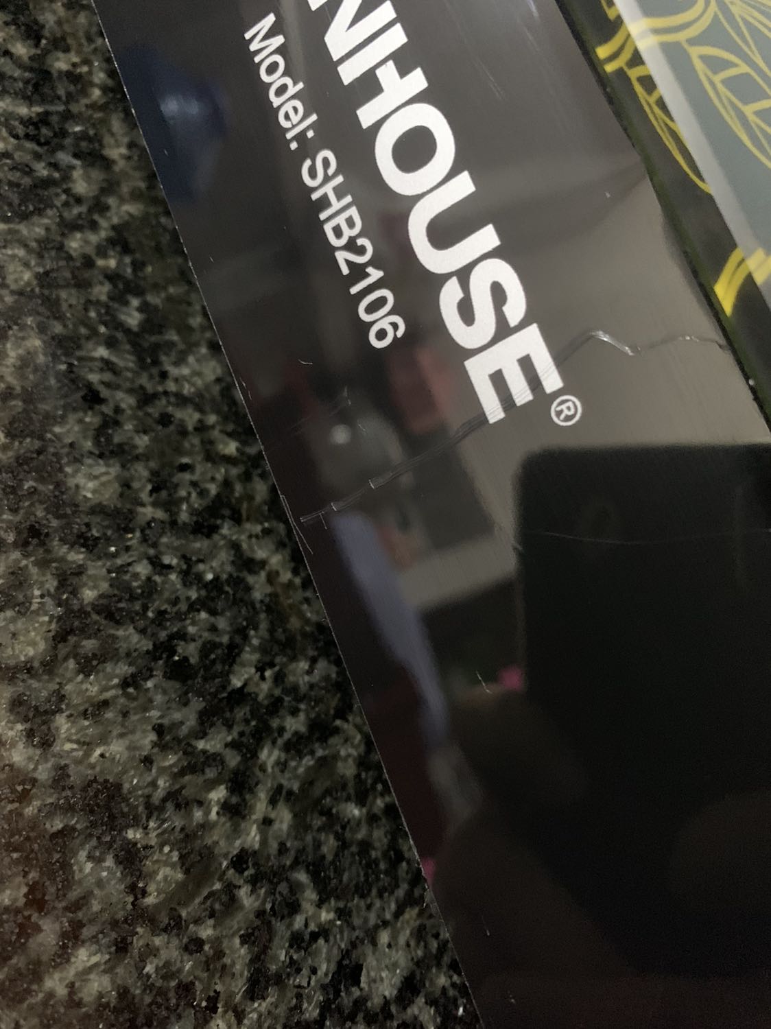 Bếp hơi nhỏ, phần nhôm chổ bếp + kiềng bếp mỏng. Đóng gói rất cẩn thận nhưng vẫn bị trầy.
500k đã gồm vận chuyển thì sản phẩm này phù hợp với giá tiền rồi. Bật bếp lửa xanh ok. Bật phát 1 là lên k phải bật nhiều lần.
Sp ok trong tầm giá