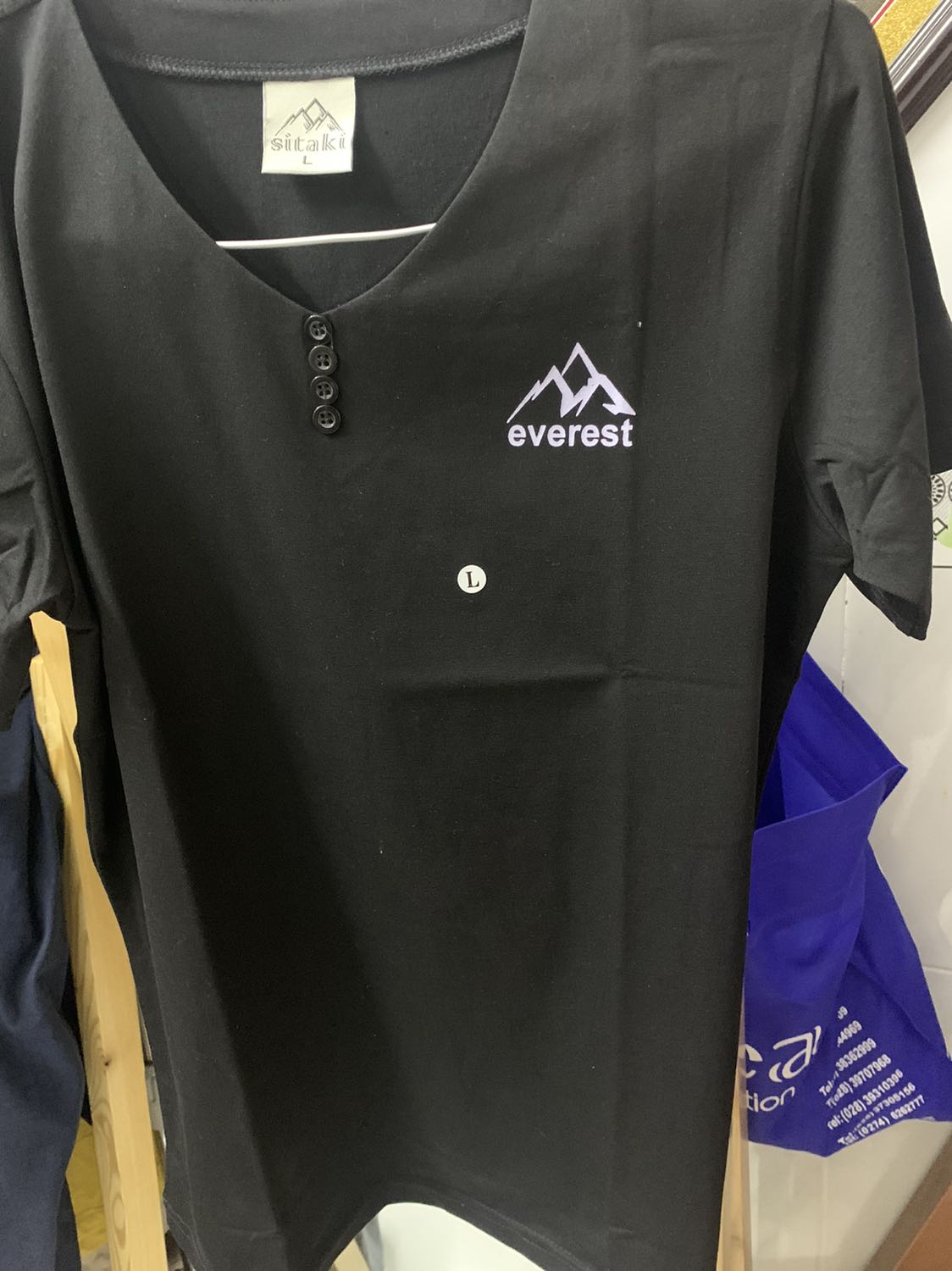 Áo form nhỏ nha, Vải đẹp, giao nhanh. Mọi ngưới đặt nên + thêm 1 size so với bt thì vừa