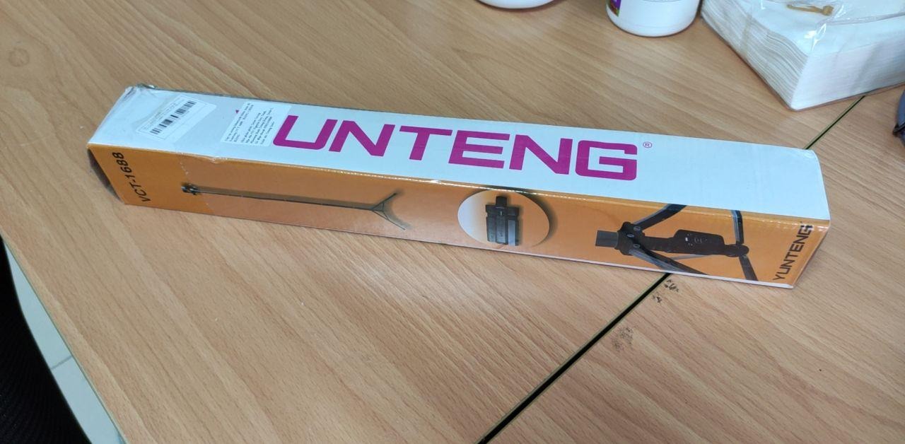 Lúc đầu cũng nghe nhiều người nói theo nhiều cách khác nhau rằng: "những loại gậy này sẽ thế này, thế nọ..." nhưng thôi, tự quết định là cách trải nghiệm thực tế nhất, sau 1 hồi loay hoay thì cũng "xử" được em nó. Đánh giá chung là: Rất ổn, Thân gậy cứng cáp, chân vững, chi tiết khá tinh xảo, có lẽ đây là biểu trưng của hàng chính hãng, tóm lại là: Nên mua, rất đáng để mua.
Mình mua ở Shop quangroup nhé, không biết mọi người mua nơi khác thế nào ?