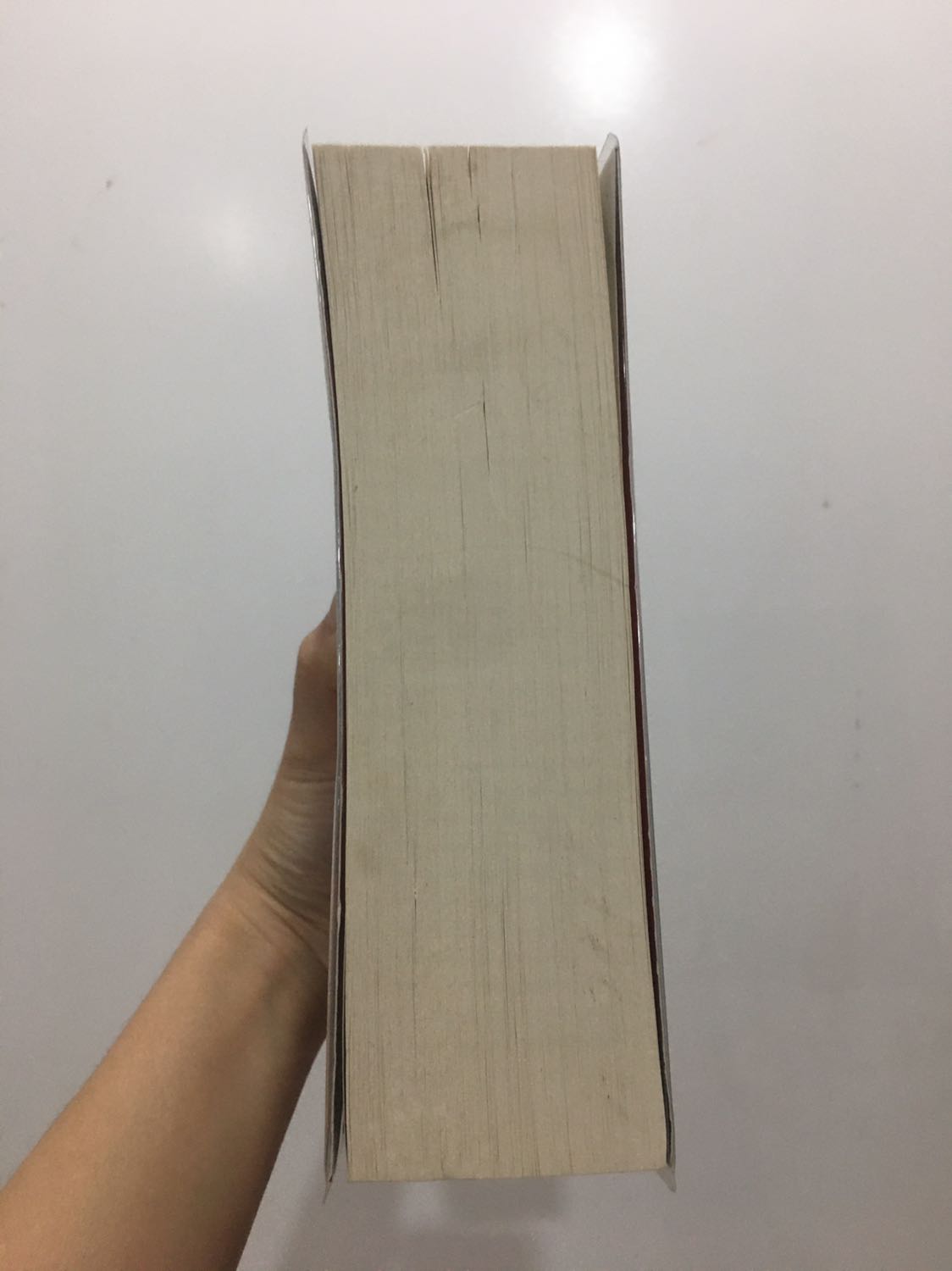 Mình vừa nhận hàng tiki chiều nay. Tiki vẫn giao sớm.
Nhưng lần này hộp hàng của mình bị lủng 1 lỗ khá lớn, lại không thấy có chèn, sách ở trong cứ lọc xọc miết. May mà không ảnh hưởng đến sách.
Duy có cuốn Harry Potter 5 vừa nhận thì sách bị bẩn và trông có vẻ cũ quá