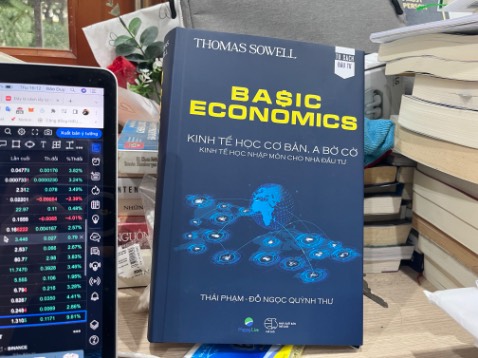 Sách đẹp. Bao bọc cẩn thận vẫn như mọi khi tới từ đội ngũ HappyLive. Nội dung thì chưa đọc nhưng chất lượng thì ko phải bàn rồi. 
Hạnh phúc khi nhận nó vào 1 ngày uptrend :))
