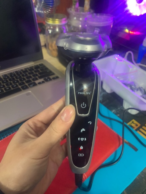 Đặt cho ba mà ba tui thích lắm, nhỏ gọn dễ dùng, cạo mượt tốt.
Chất lượng tuyệt vời. Đóng gói sản phẩm rất đẹp và chắc chắn.
Shop phục vụ rất tốt. Rất đáng tiền. Thời gian giao hàng rất nhanh.