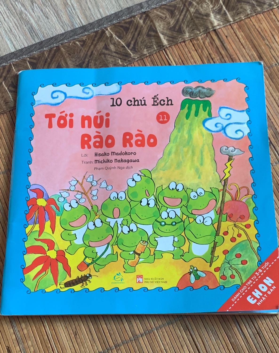 Bộ này, mấy bé nhà mình đọc rất vui và thích thú. Vừa đọc sách, vừa xem hình. Hình vẽ màu sắc dễ thương, vui nhộn. Ngôn từ thì nhí nhảnh, sống động. Bọn trẻ thích lắm