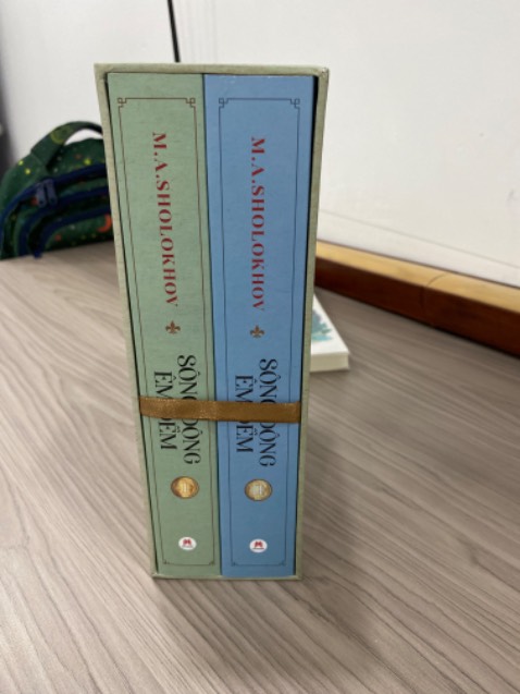 Mình mua đúng hôm sale luôn nên giá OK lắm. Mình đặt tầm 3 tiếng sau là giao sách luôn. Sách đóng gói kĩ, sách đẹp, chất lượng lắm. Mình thích mua sách trên Tiki trading vô cùng, sách mà giảm giá thì phải nói là rẻ vô cùng đã vậy vận chuyển đúng thời gian dự kiến, nhanh mà sách về tay cũng rất chất lượng. Cho 100 điểm