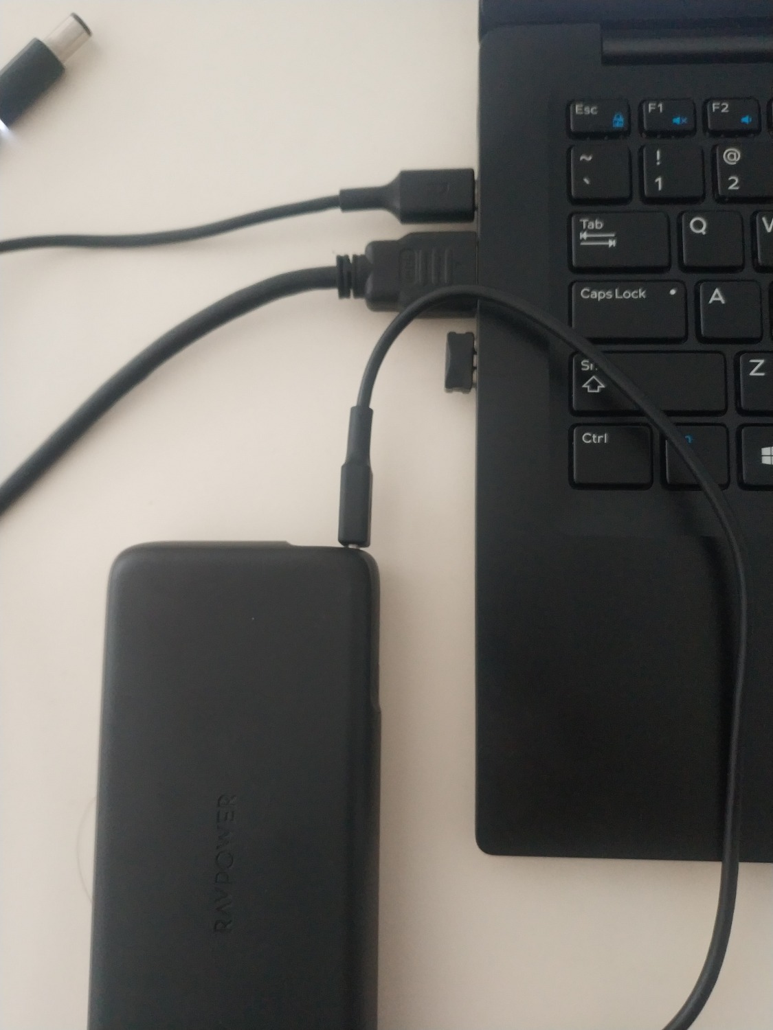 - Sản phẩm sử dụng tốt, sạc nhanh, thiết kế gọn nhẹ, công suất tối đa đúng với cam kết là PD 60w. Mình dùng để sạc Laptop, mặc dù công suất tối đa thấp hơn yêu cầu của Laptop là 65W nhưng vẫn sạc được, dùng để backup trong các trường hợp cần thiết.
- Dịch vụ Tiki tốt, giao hàng đúng hẹn mặc dù trời mưa khá to.