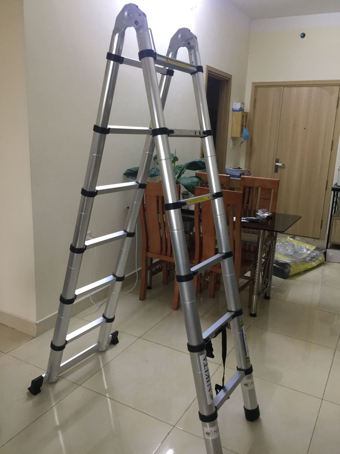Giao hàng nhanh, đóng gói cẩn thận, nhân viên giao hàng nhiệt tình, thang đã thử và rất chắc chắn
