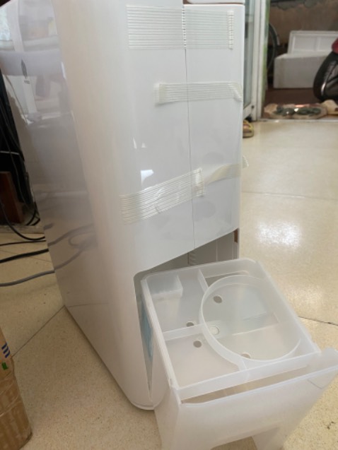 Hút ẩm hơi yếu chút nhưng vận hành êm ái, để phòng ngủ qua đêm thoải mái luôn. Có khoá trẻ em nên các cháu nhỏ không nghịch được. Kết nối với app Mi Home tuy nhiên phải chọn vùng là China mới nhận máy