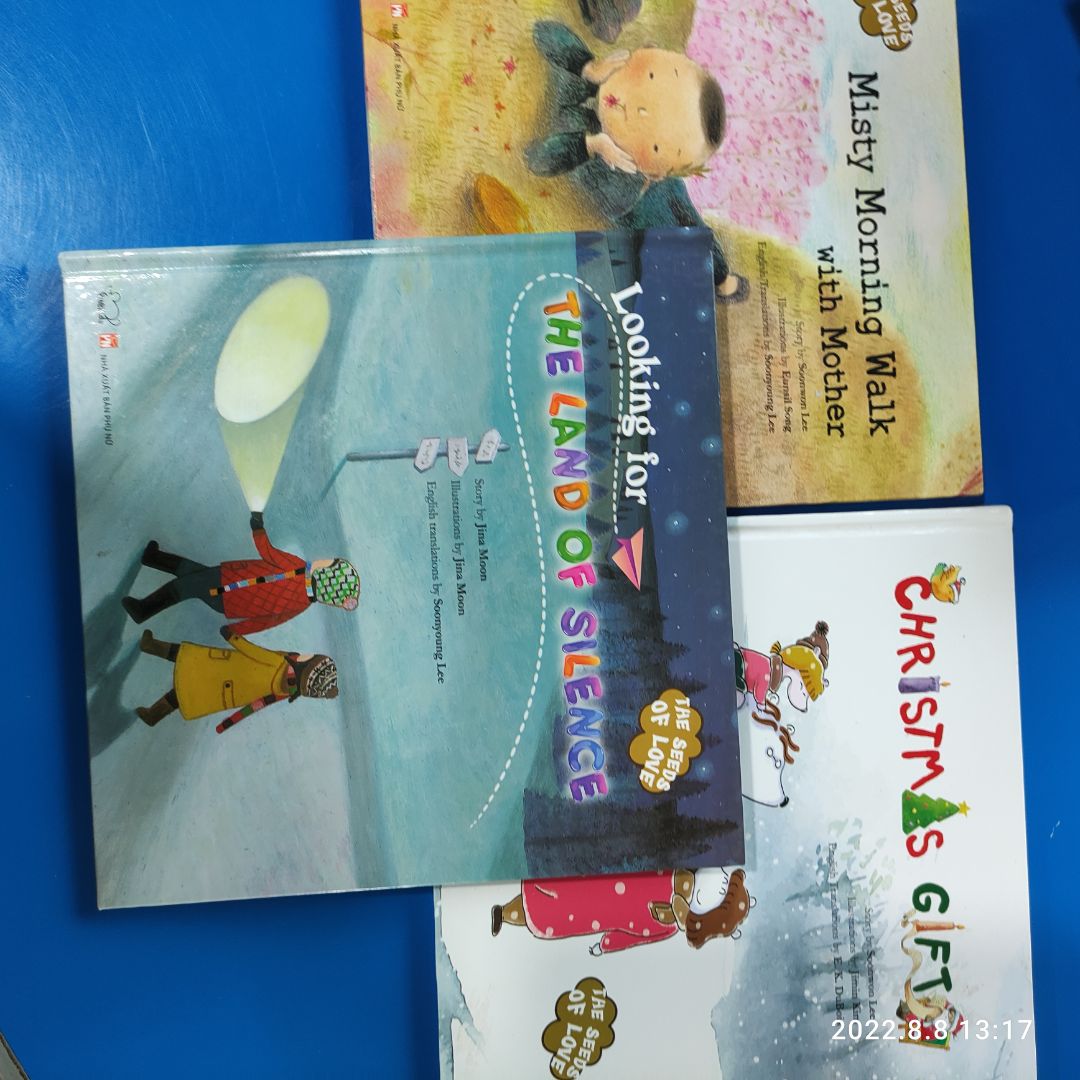 Sách mới 90%, hơi bụi. Sách in màu đẹp, hình ảnh minh hoạ dễ thương. Phù hợp cho các bé. Mình săn sale nên được giá rất tốt.