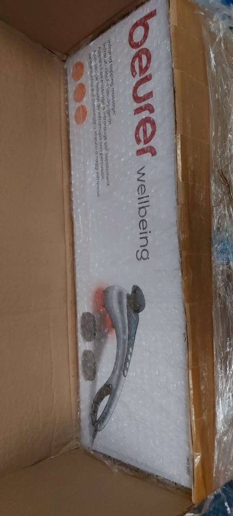 Đầu tiên mình xin nói về nhà bán gói hàng rất kỹ, cẩn thận, bảo vệ hàng rất tốt, tuy nhiên kỹ quá mình loay hoay sợ làm hư hỏng hàng nên mất rất nhiều phút. Thứ hai sau khi mình sử dụng cho mẹ mình thì thấy rằng sản phẩm rất tốt, máy chạy êm, có nhiều tính năng và chương trình hấp dẫn, đặc biệt có hồng ngoại, nhược điểm là máy khá nặng nếu cầm 1 tay so với người lớn tuổi thì rất khó khăn tuy nhiên đã có tay cầm phụ đỡ lực phần nào. Mình vẫn chưa dùng hết chức năng của sản phẩm, máy có nhiều chức năng bao gồm: Relax, Vital, và Active. Chế độ hồng ngoại có thể được bật cùng các bài tập, chương trình khác và có thể chạy song song bằng cách sử dụng nút "Heat". Lưu ý không xoa bóp một vùng quá 3 phút và chỉ nên sử dụng máy tối đa 15-20 phút cho một liệu trình sau đó rút phích cắm và để máy nghỉ, để nguội 15 phút và sử dụng lần nữa. Sản phẩm đi kèm là các đầu nút để thay đổi, và có sách hướng dẫn sử dụng và một trang hướng dẫn bằng tiếng Việt.

Relax: A wave-action, relaxing massage.
Vital: Vibrant and pulsating massage.
Active: Penetrating and pulsating massage.