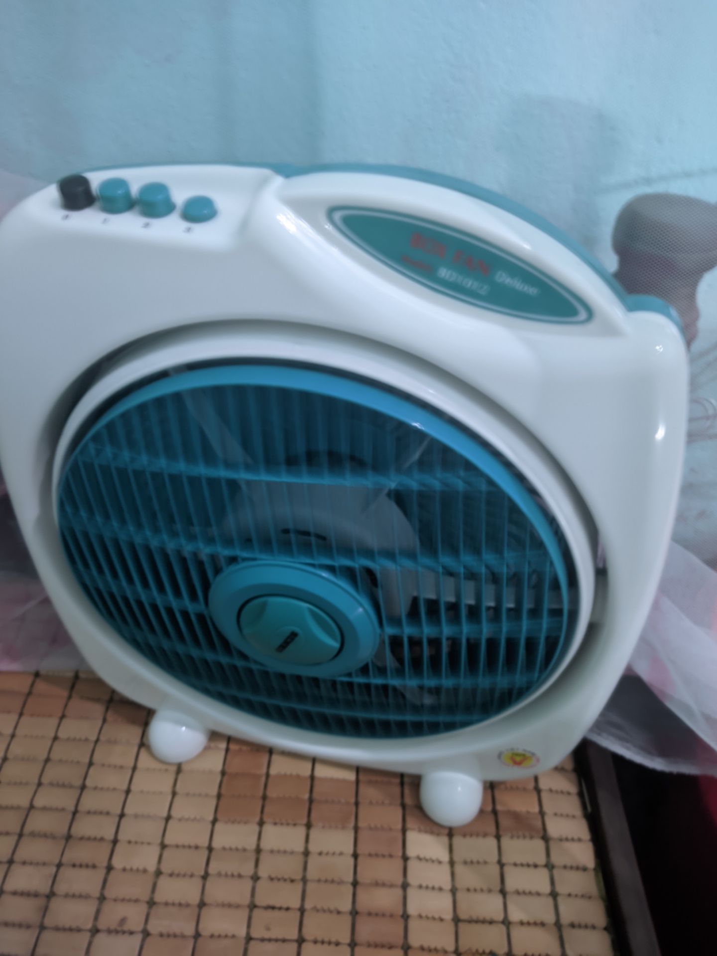 giao lâu hơn dự kiến 1 ngày, tưởng quạt êm ko ồn, ai kêu còn to hơn cái quạt cùi bắp, âm thanh đo đc là 80dB(mức số 1) và 90dB(mức số 3). haizz, ko hài lòng lắm giao lâu hơn dự kiến 1 ngày, tưởng quạt êm ko ồn, ai kêu còn to hơn cái quạt cùi bắp, âm thanh đo đc là 80dB(mức số 1) và 90dB(mức số 3). haizz, ko hài lòng lắm