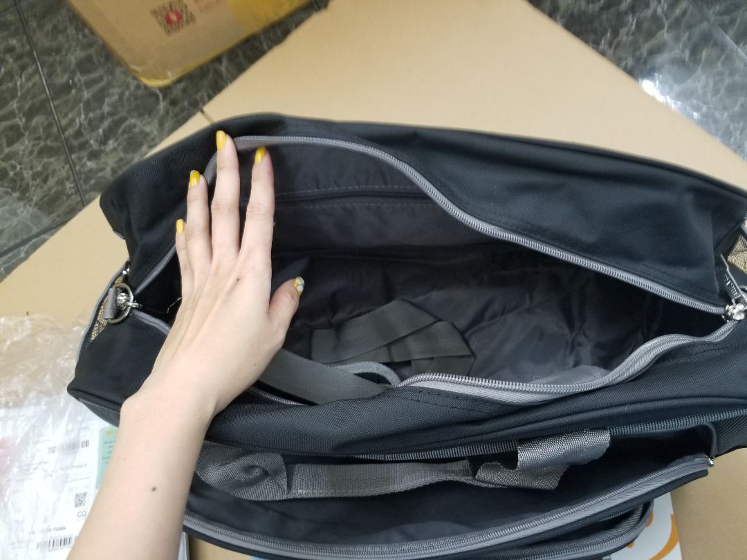 Hàng đẹp lắm Shop, chắt tay, đường chỉ may rất kỹ và đẹp. Túi xách y như hình. Mình ưng ý lắm Shop nhé.