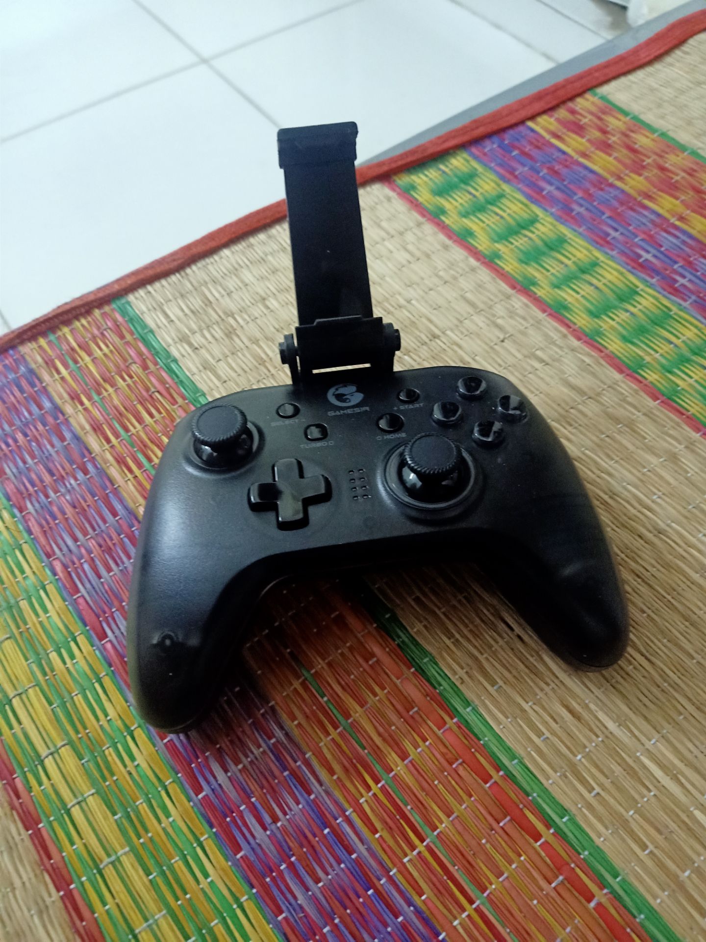 nút L,R cứ nhẹ nhẹ, bấm k sướng tay như mấy nút khác, với bấm mà nhẹ quá là nó k ăn ~~ nhưng nhìn chung thì vẫn khá ok