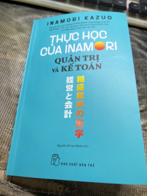 Trang 70, theo mình, trong sơ đồ điểm hoà vốn, đã ghi chú nhầm vị trí của “chi phí cố định” và “lợi nhuận”. Hai ghi chú này phải đổi chỗ cho nhau mới đúng. Rất mong nhà xuất bản trẻ hiệu chỉnh cho đúng.