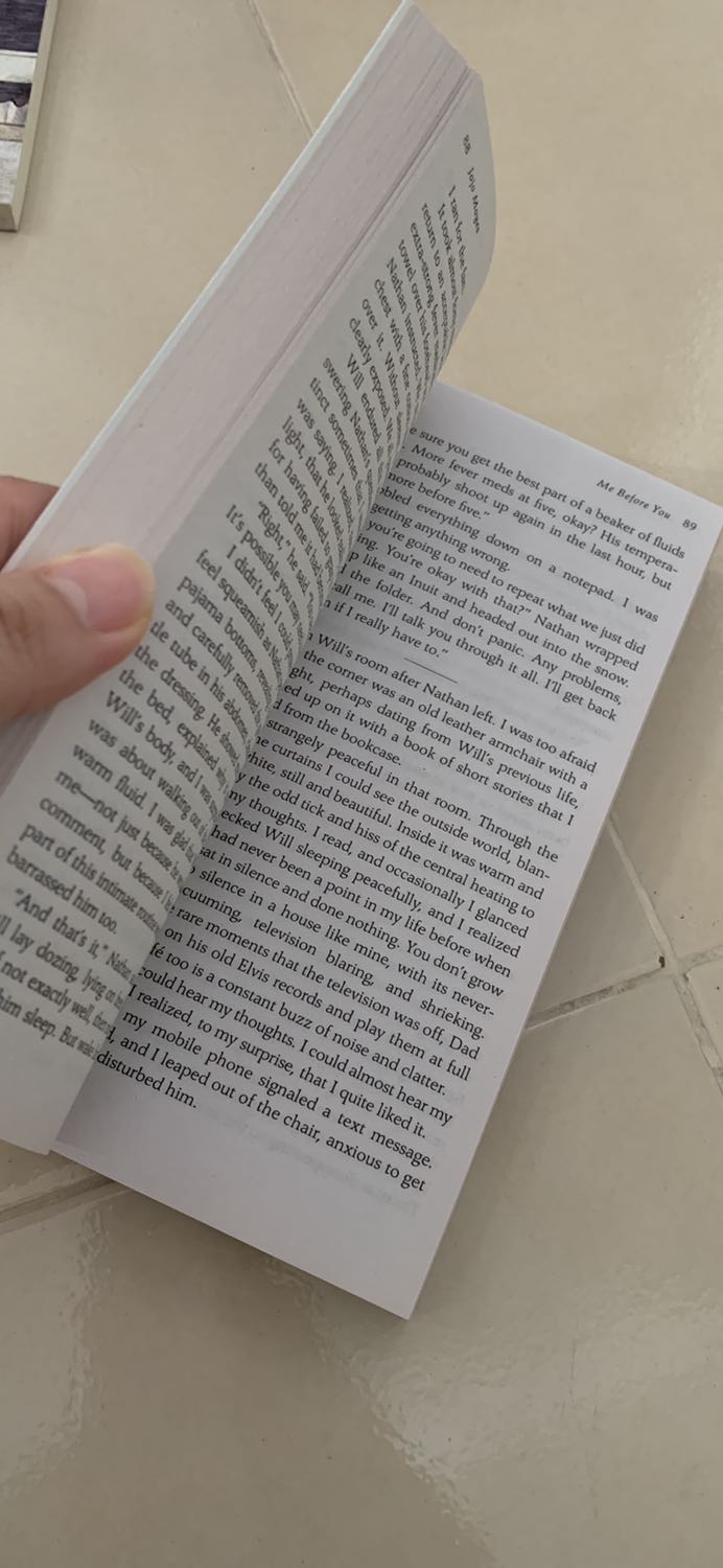 Sách bề ngoài khá okie so với giá, ko rách ko trầy xước mặt bìa, ko lỗi trang. Tuy nhiên điều mình khá ko thích là chất lượng giấy. Nếu mình biết giấy này thì mình sẽ mua với giá khác rùi, đây chỉ là vì bản thân mình thích loại giấy vàng vàng nên mới vậy thui. Nói chung ngoài việc chất lượng giấy ra thì tất cả đều khá ổn nhé.